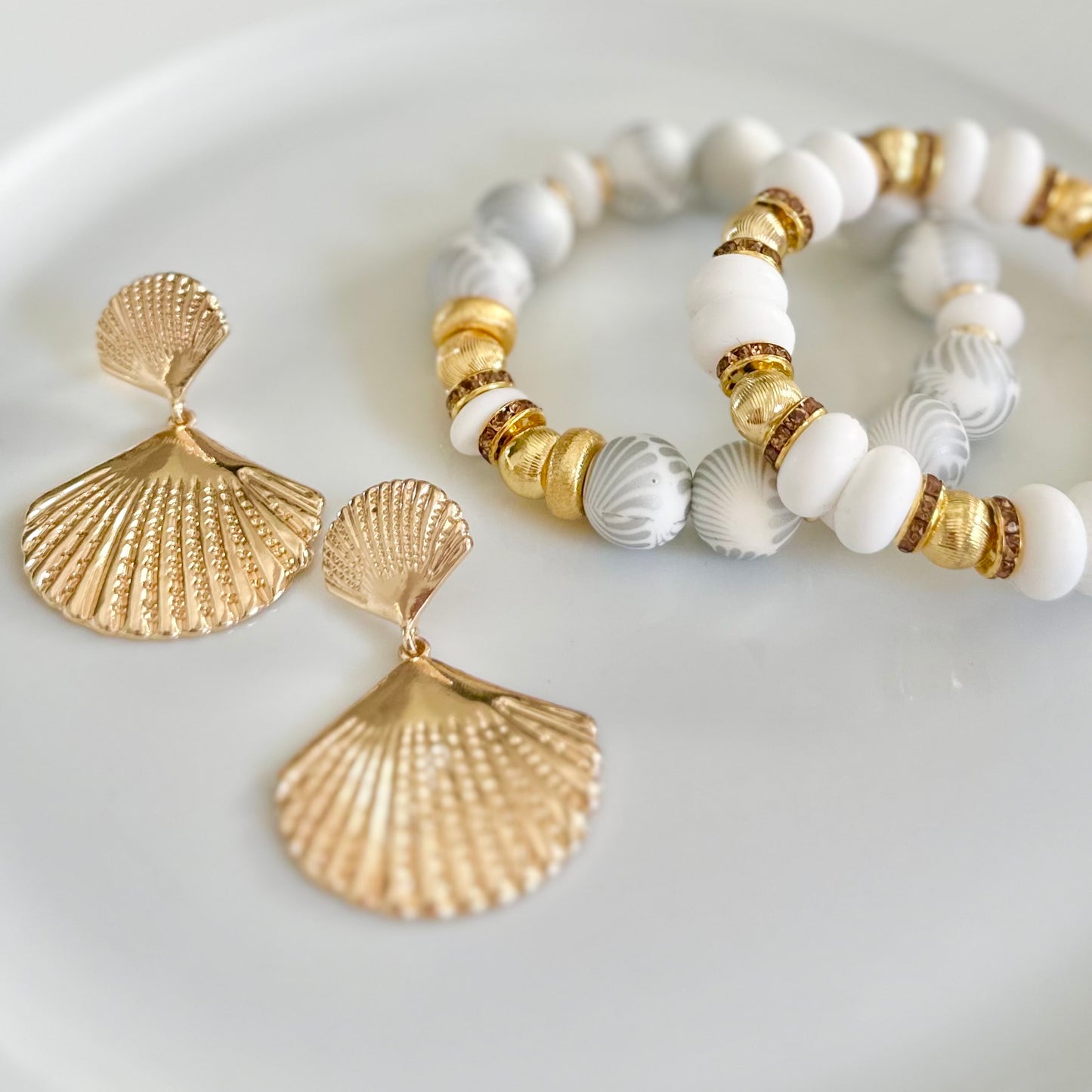 GOLD SEASHELL HOOP EARRING