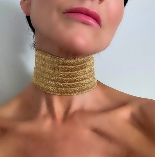 RIBBED SPARKLY GOLD NECK CUFF