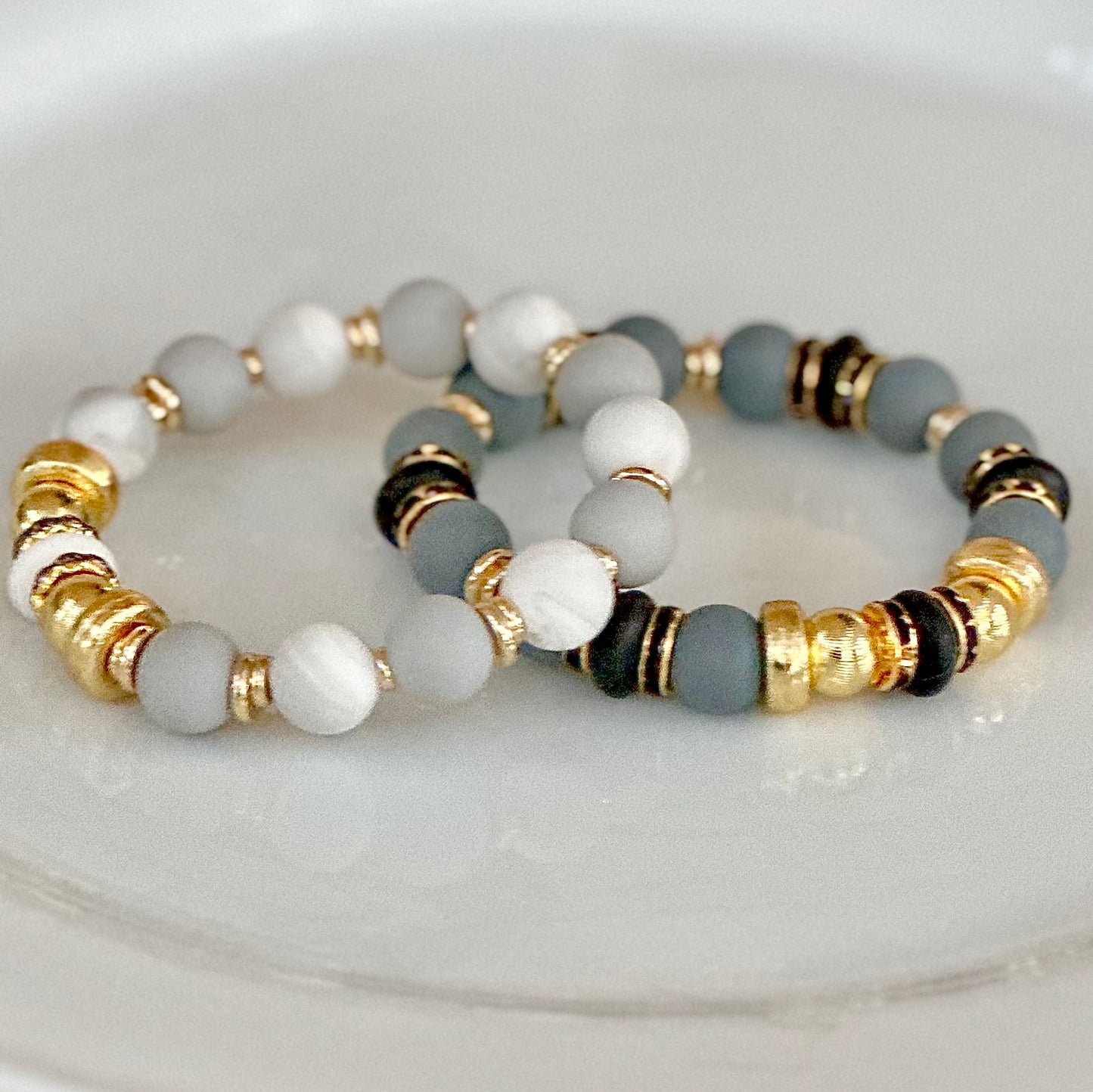 WHITE MARBLE AND LIGHT GRAY MINI BANGLE WITH GOLD ACCENTS