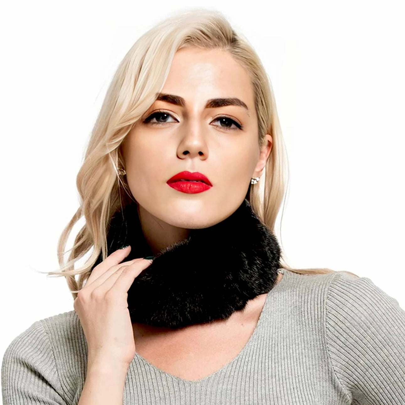 THE FUR NECK CUFF IN BLACK – brynn hudson